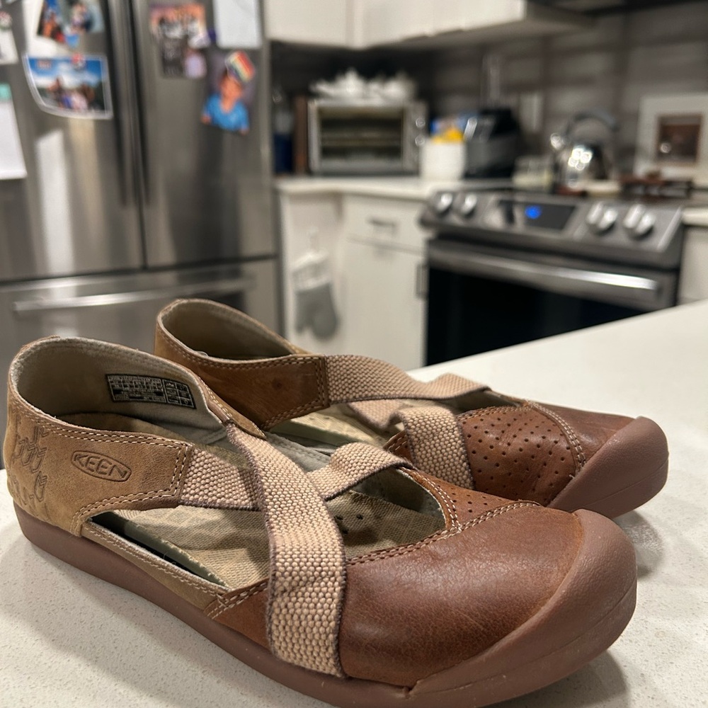 Keen Brown and Tan Flats with Elastic Straps